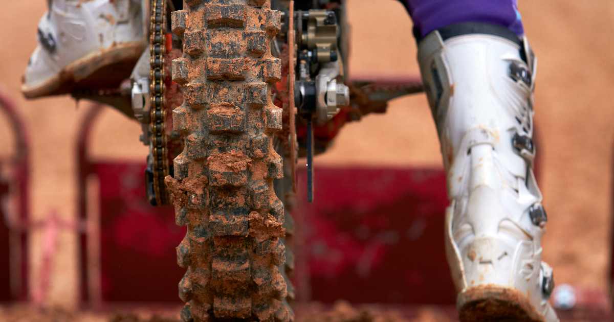 Bota de Motocross Tecnológica: Proteção e Inovação em Duas Rodas