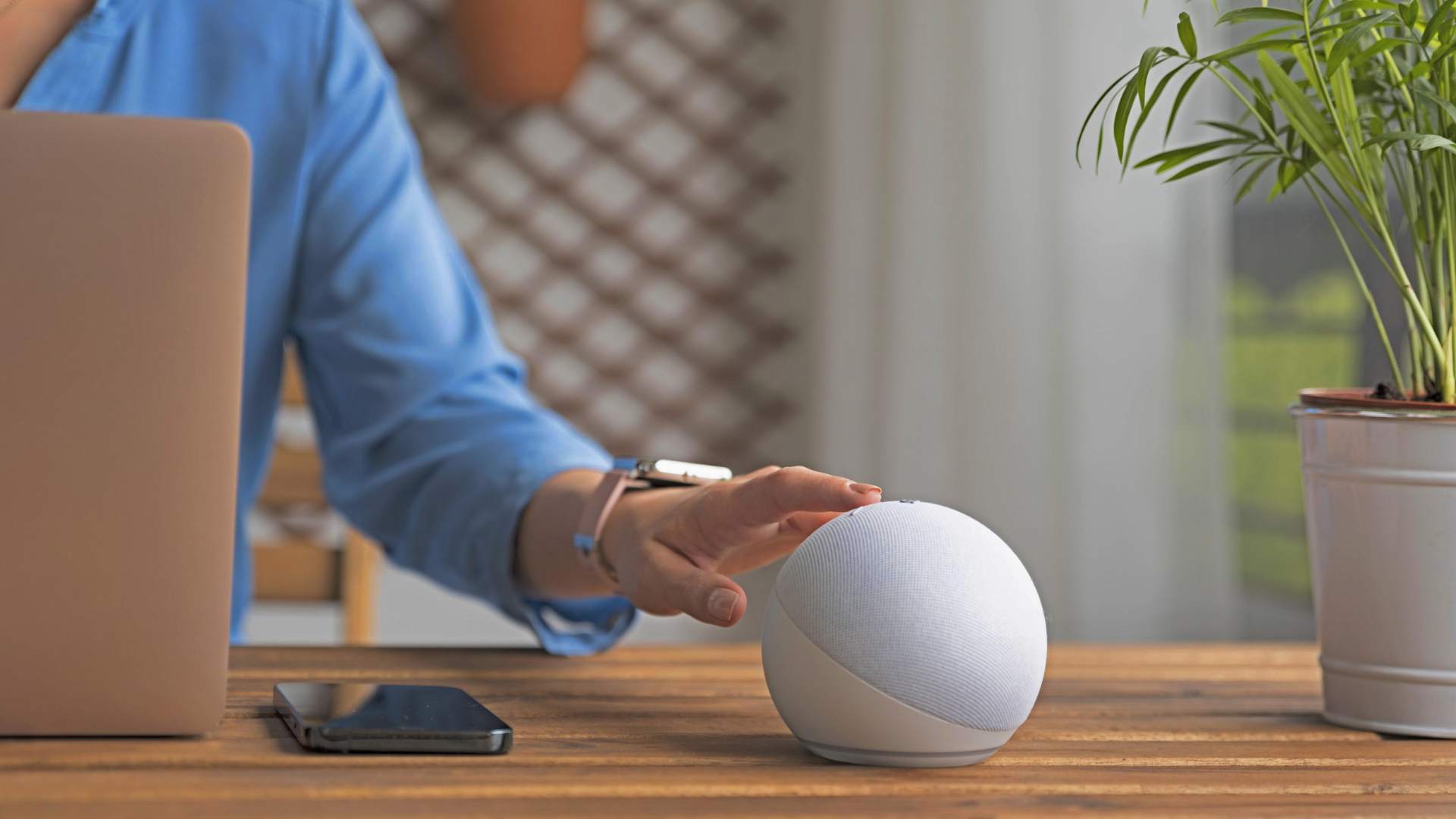 Como Integrar Assistentes Virtuais e Smart Devices Durante a Reforma do seu Apartamento